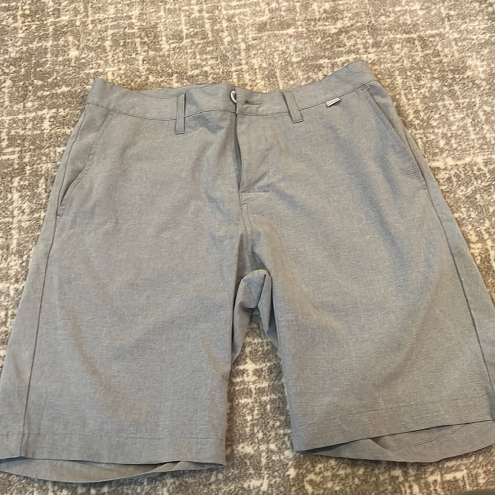 Travis Mathew shorts size 32